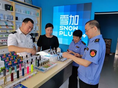 对向未成年人售卖香烟说NO！遂川市监联合行动筑牢校园周边“防护网”